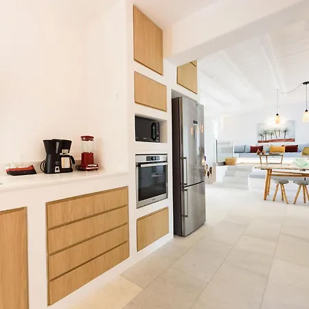 Paralia - Seaside Villa